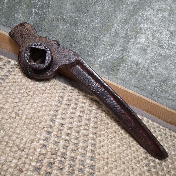 Vintage 9" Lug Flex 4 Point Socket Wrench Tool Rustic Man Cave Steampunk Decor - Picture 1 of 5